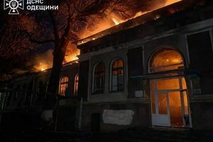 Масштабный пожар в лицее Болградского района: спасатели ДСНС ликвидировали возгорание на площади 500 кв. м фото