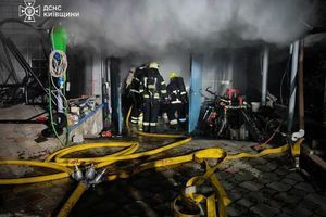 Пожар инвертора в гараже на Киевщине: оперативная работа ДСНС и важные выводы фото
