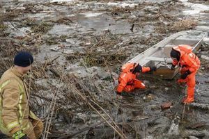 Масштабный затор на Ворскле: спасатели расчищают русло реки в Полтавском районе фото