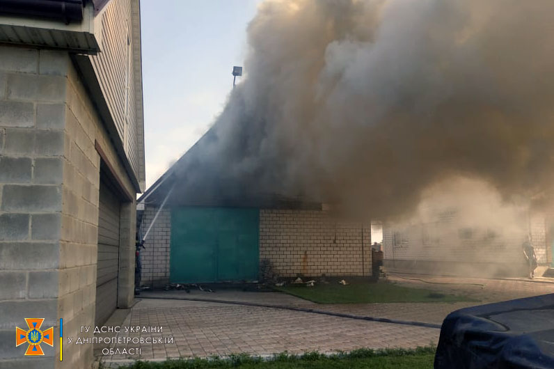 Дніпровський район: ліквідовано пожежу на території приватного домоволодіння