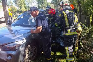 Буча: спасатели деблокировали водителя после ДТП с грузовиком