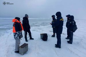 ❗️Черкаська область❗️рятувальники зняли трьох людей із дрейфуючої крижини❗️