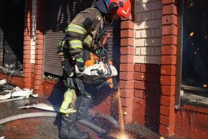 Днепр: пожар на рынке уничтожил павильоны площадью 200 м²