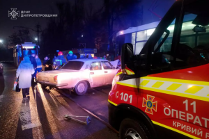 ❗️Дніпропетровщина: рятувальники деблокували водія після ДТП❗️