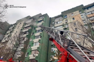 ❗️Дніпропетровська область: на пожежі рятувальники врятували дитину❗️Автодрабиною дістали хлопця❗️