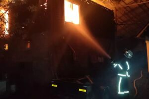 Франковщина: масштабный пожар с травмированным — горели два жилых дома