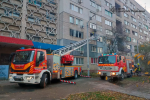 ❗️м. Дніпро: на пожежі вогнеборці врятували чотирьох осіб, з них 2 дитини❗️За допомогою автодрабини❗️