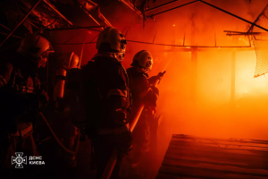 ❗️м. Київ: ліквідовано пожежу у торговельних павільйонах❗️Горіли торговельні павільйони 300 м2❗️