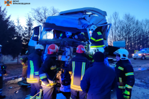 ❗️Івано-Франківщина❗️рятувальники деблокували двох потерпілих водіїв внаслідок ДТП❗️