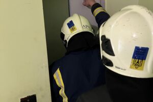 ❗️Івано-Франківська область: Рятувальники визволили з ліфта багатоповерхівки маму з дітками❗️
