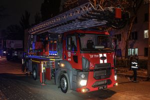 Київ: Пожежа у гуртожитку по вул. Гарматна