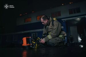 ❗️Київ: рятувальники ліквідували пожежу у складській будівлі❗️