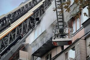 Киев: Во время пожара в многоэтажке спасли 7 человек, среди них 3 детей