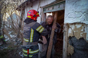 ❗️Київщина: рятувальники допомогли людині, на яку впала стеля❗️дістати та передати медикам &ldquo;швидкої&rdquo;❗️