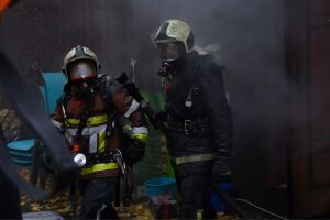 Киевские спасатели ликвидировали пожар в общественном здании