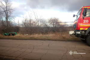 ❗️Кіровоградська область: долинські рятувальники деблокували з автомобіля травмовану дівчинку❗️