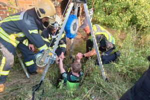 Луцк: спасатели вытащили подростка из колодца &ndash; безопасность и спасательное оборудование