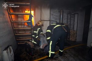 ❗️м. Суми: фахівці ДСНС врятували чоловіка під час ліквідації пожежі❗️