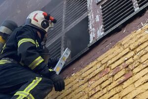 Масштабный пожар в Калуше: спасатели ликвидировали возгорание цеха на предприятии