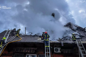 ❗️На Львівщині ліквідовано пожежу у двоповерховій дерев&rsquo;яній будівлі❗️