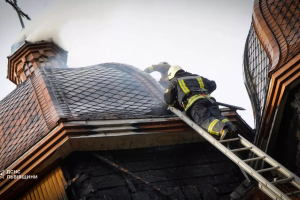 ❗️На Львівщині вогнеборці ліквідували пожежу в дерев&rsquo;яній церкві❗️