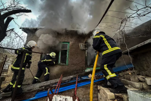 ❗️Миколаївщина: вогнеборці врятували чоловіка під час гасіння пожежі❗️Винесли на свіже повітря❗️