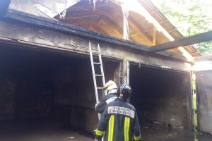 На Закарпатті розгорілася пожежа на деревообробному підприємстві