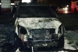 Нічна пожежа в Миколаєві - на парковці згорів автомобіль Toyota Prado