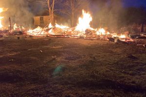 Огонь уничтожил хозяйственное здание во Львовской области