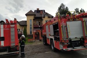 Пожежники ліквідували пожежу в триповерховій будівлі у Львівській області