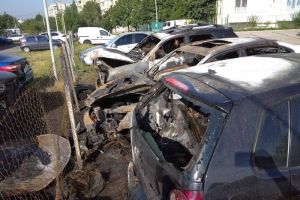 У Харкові рятувальники ліквідували пожежу на парковці