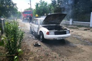 У Херсонській області згорів Москвич-2141