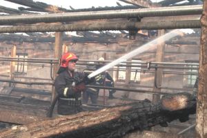 У Хмельницькій області загорілася ферма після удару блискавки (відео)