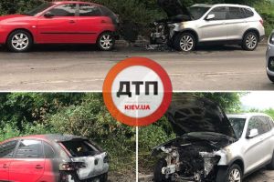 В Київі рятувальники ліквідували пожежу в 2 автомобілях
