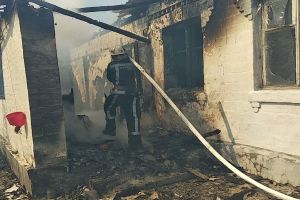 В результаті пожежі в приватному житловому будинку під Києвом загинуло 3 дітей