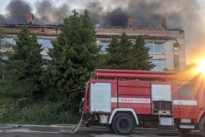 У Волинській області горіла триповерхова нежитлова будівля