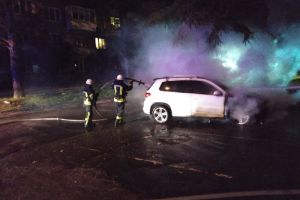 За добу рятувальники ліквідували дві пожежі у автомобілях в Запоріжжі