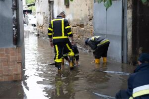 Одещина: рятувальники вже четверту добу ліквідовують наслідки негоди