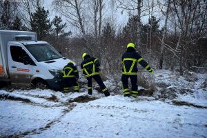 ❗️Одещина: рятувальники вилучили автомобіль з кювету❗️