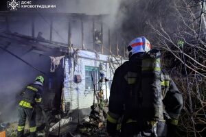 Пожар в частном доме в Кировоградской области: спасатели спасли пожилую женщину ⛑