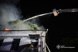 Пожар в Днепре: спасатели ликвидировали возгорание в двухэтажном здании ⚠️