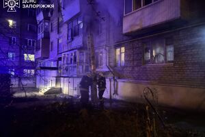 Пожар в Запорожье: спасены 5 жителей многоэтажки, среди них ребенок ⛑️
