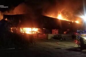 ❗️Вогнеборці ліквідували займання в складській будівлі❗️м. Львові - Площа пожежі 1500 кв.м.❗️