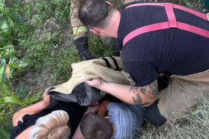 Ровенщина: спасатели вызволили ребенка из металлической ловушки
