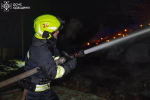 ❗️Рятувальники ліквідували пожежу в приміщенні закинутої ферми на Одещині❗️
