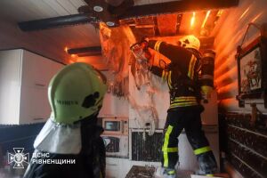 Спасатели ликвидировали пожар в жилом доме Ровно ⚠️