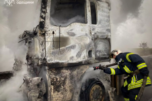 ❗️Рятувальники Одещини ліквідували пожежу вантажівки❗️