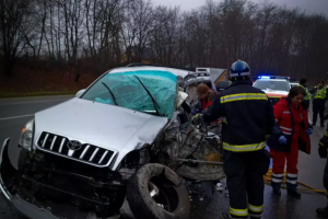 ❗️Поблизу Львова рятувальники визволили жінку з понівеченого авто❗️Жінку звільнили❗️