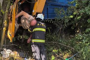 Винниччина: спасатели деблокировали водителя грузовика после ДТП ⚠️