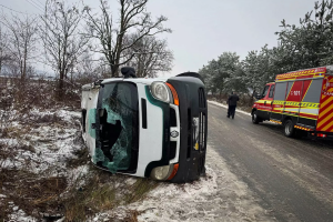 ❗️Закарпаття: хустські рятувальники ліквідували наслідки ДТП за участі пасажирського мікроавтобуса❗️